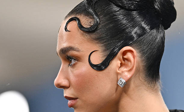 British Singer Songwriter Dua Lipa Arrives (612×373)