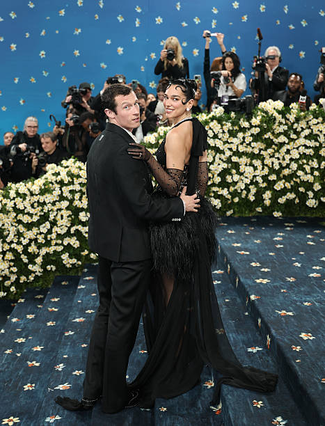 Callum Turner and Dua Lipa Attend the 2025 Met Gal (467×612)