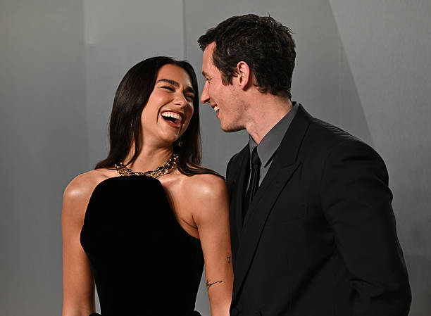 Dua Lipa and Callum Turner Attend the Vanity Fair (612×449)