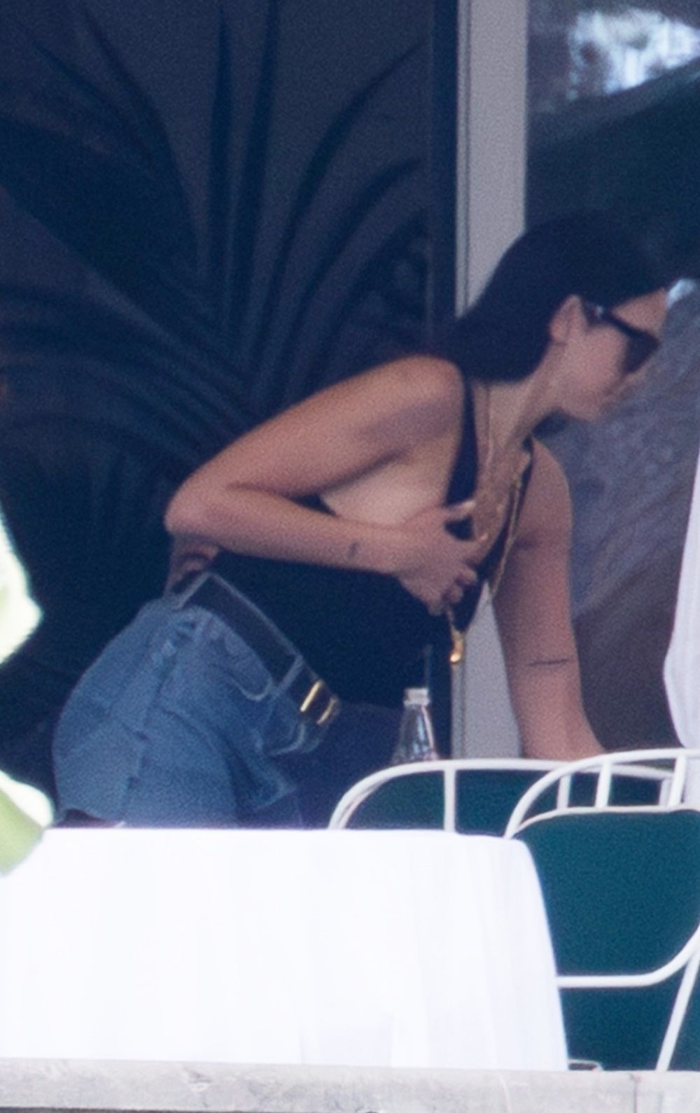 Dua Lipa and Callum Turner Enjoy Breakfast (1000×1590)
