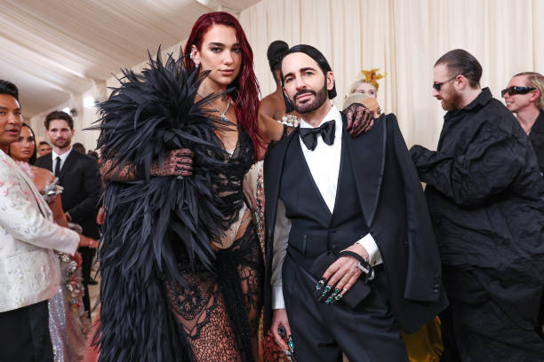 Dua Lipa and Marc Jacobs Attend the 2024 Met Gala (612×408)