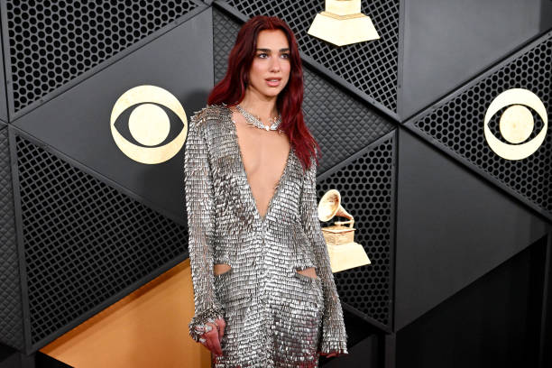 Dua Lipa at the 66th Annual GRAMMY Awards held at Crypto.com Arena on February 4, 2024 in Los Angeles, California — frame 66/80 (612×408)