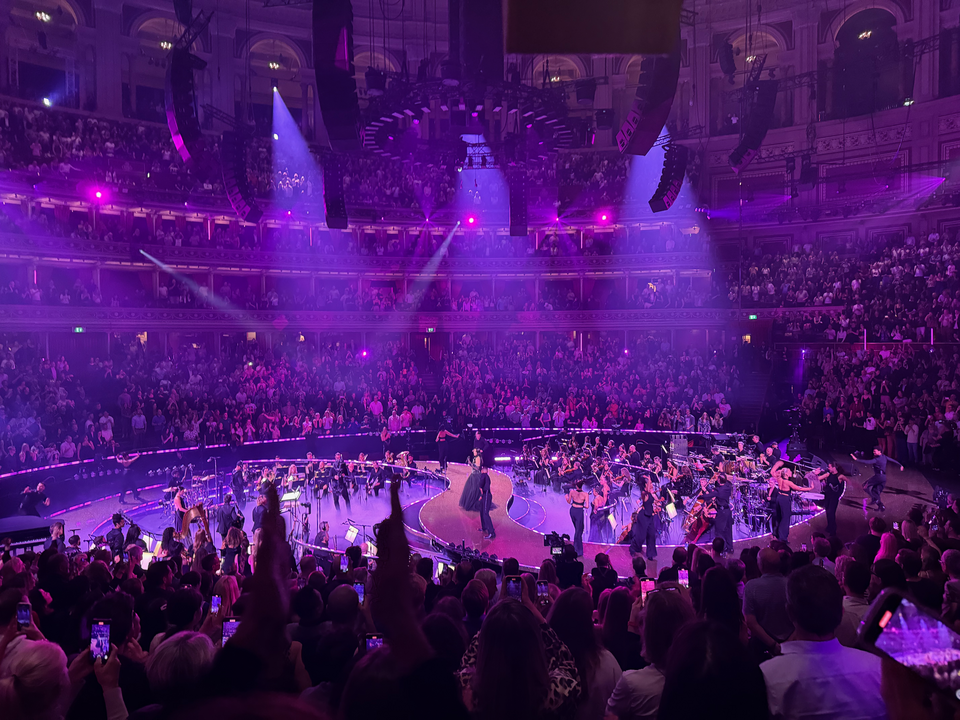 Dua Lipa at the Royal Albert Hall (960×720)