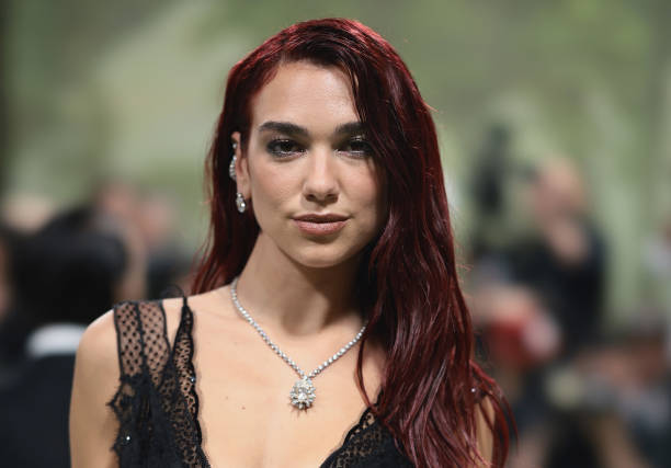 Dua Lipa attends The 2024 Met Gala Celebrating "Sleeping Beauties: Reawakening Fashion" at The Metropolitan Museum of Art on May 06, 2024 in New York City — frame 1/12 (612×427)