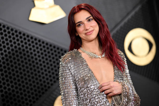 Dua Lipa attends the 66th GRAMMY Awards at Crypto.com Arena on February 04, 2024 in Los Angeles, California — frame 24/80 (612×408)