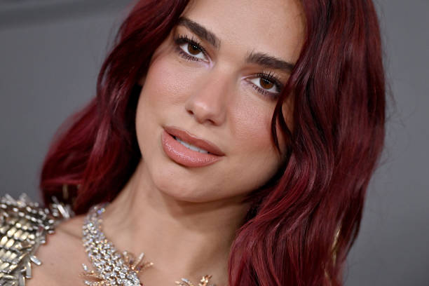 Dua Lipa attends the 66th GRAMMY Awards at Crypto.com Arena on February 04, 2024 in Los Angeles, California — frame 21/80 (612×408)