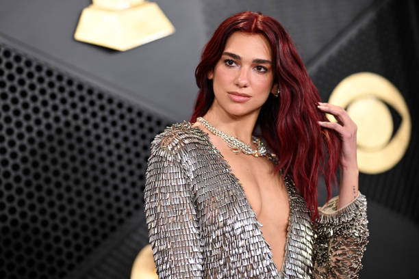 Dua Lipa attends the 66th GRAMMY Awards at Crypto.com Arena on February 04, 2024 in Los Angeles, California — frame 35/80 (612×408)