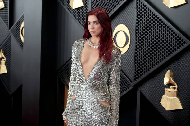 Dua Lipa attends the 66th GRAMMY Awards at Crypto.com Arena on February 04, 2024 in Los Angeles, California — frame 7/80 (612×408)