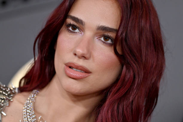 Dua Lipa attends the 66th GRAMMY Awards at Crypto.com Arena on February 04, 2024 in Los Angeles, California — frame 20/80 (612×408)
