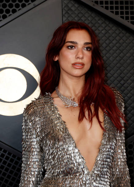 Dua Lipa attends the 66th GRAMMY Awards at Crypto.com Arena on February 04, 2024 in Los Angeles, California — frame 79/80 (437×612)