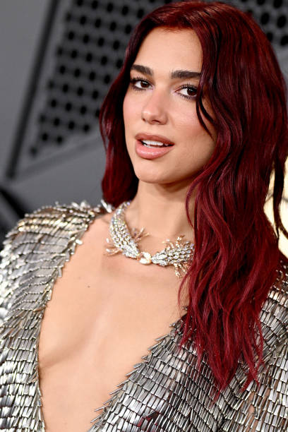 Dua Lipa attends the 66th GRAMMY Awards at Crypto.com Arena on February 04, 2024 in Los Angeles, California — frame 2/80 (408×612)