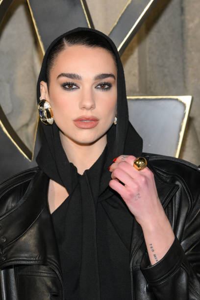 Dua Lipa attends the Saint Laurent Womenswear Fall Winter 2023-2024 show as part of Paris Fashion Week on February 28, 2023 in Paris, France — frame 1/8 (408×612)