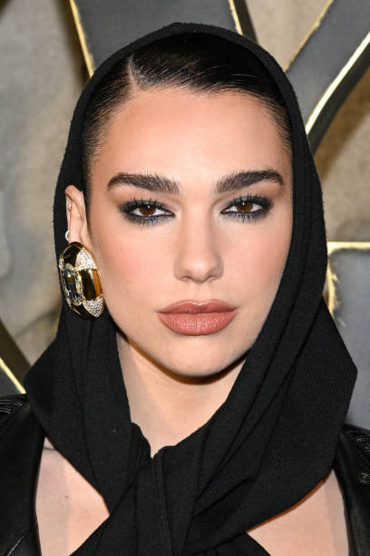 Dua Lipa attends the Saint Laurent Womenswear Fall Winter 2023-2024 show as part of Paris Fashion Week on February 28, 2023 in Paris, France — frame 2/8 (408×612)