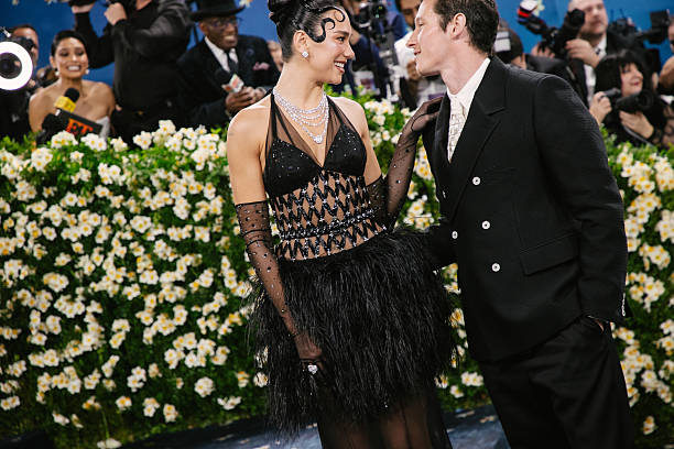 Dua Lipa Callum Turner at the 2025 Met Gala Celebr (612×408)