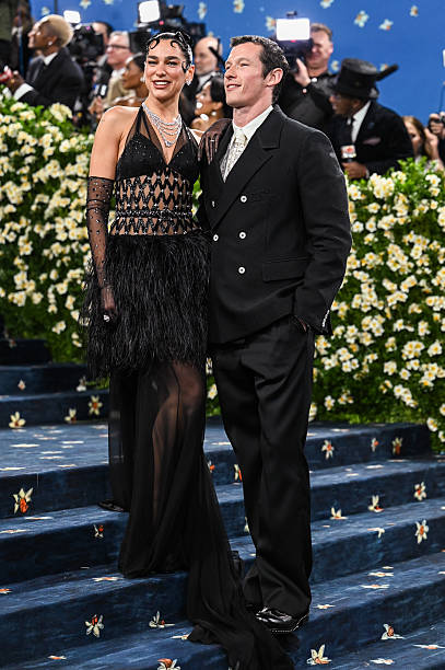 Dua Lipa Callum Turner at the 2025 Met Gala Celebr (407×612)