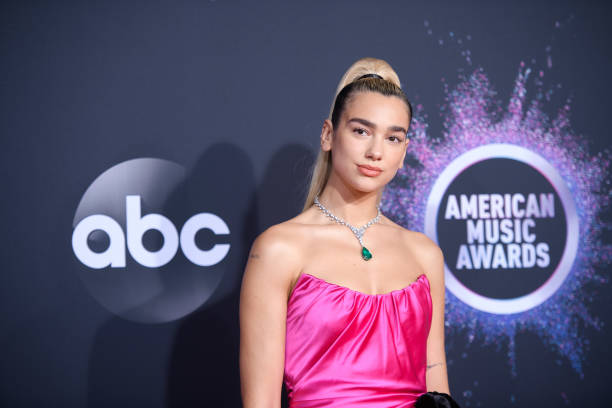 Hosted by Ciara and broadcasting live from the Microsoft Theater in Los Angeles on Sunday, Nov. 24 at 8:00 p.m. EST, on ABC. DUA LIPA — frame 21/27 (612×408)