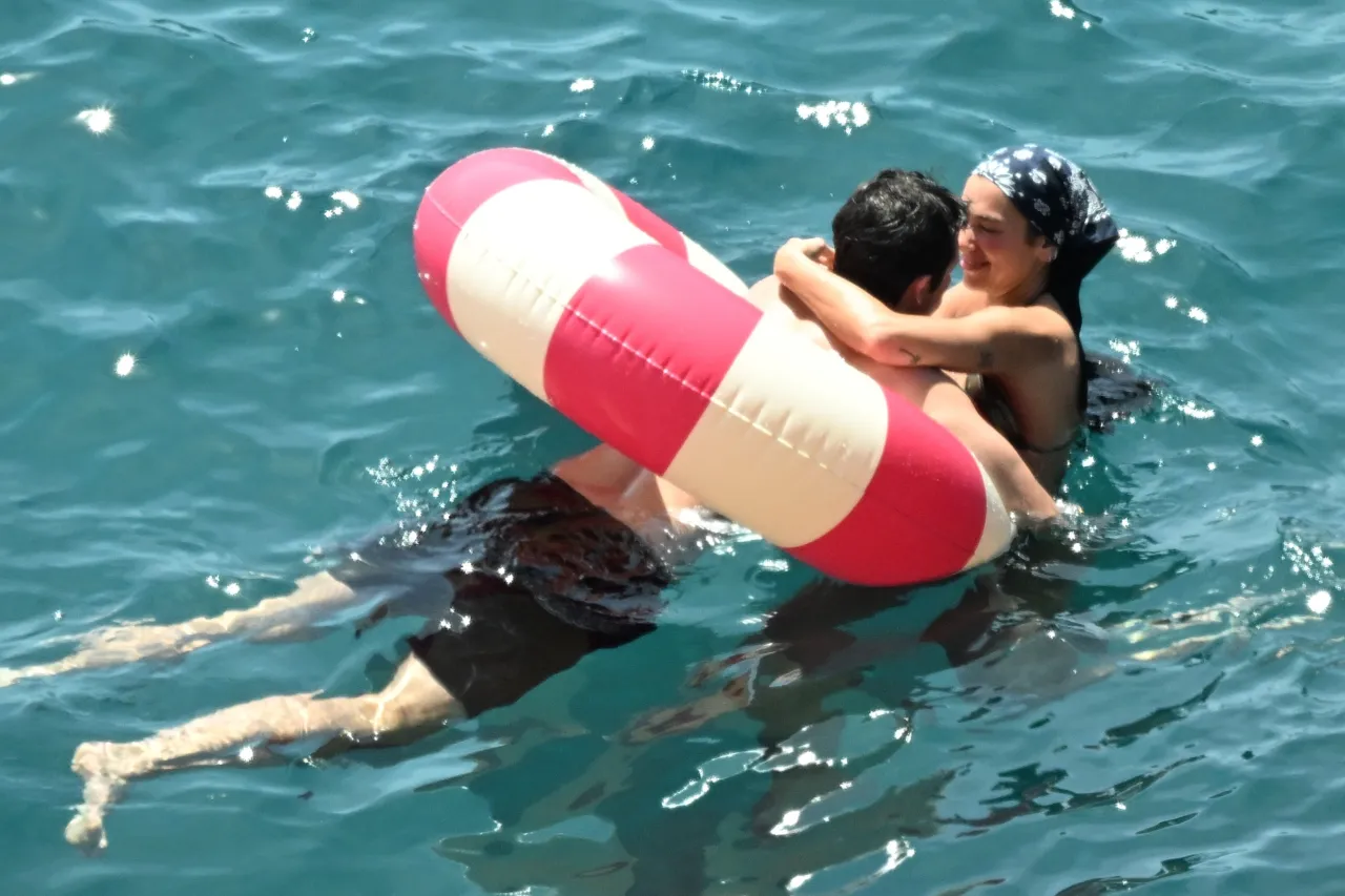 Dua Lipa in Gold Bikini on Taormina Sea Float June (1280×853)