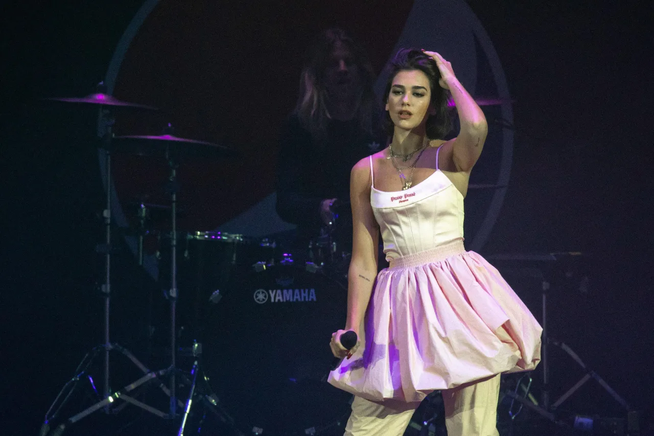 Dua Lipa Performs at Summer Bash 2018 (1280×853)