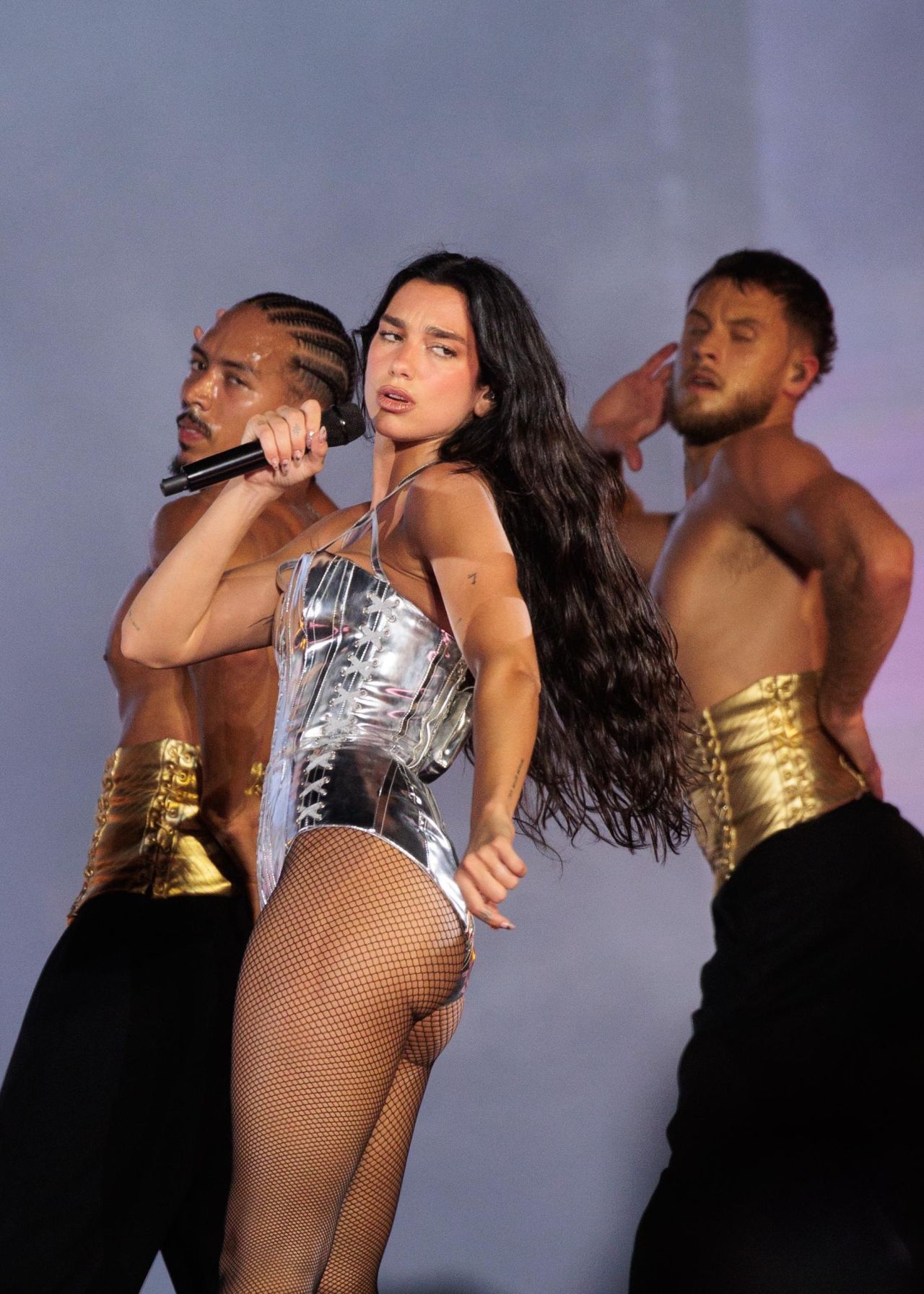 Dua Lipa Performs on Stage During Radical Optimism Tour at Area Externa da Farmasi Arena in Rio de Janeiro (1280×1792)
