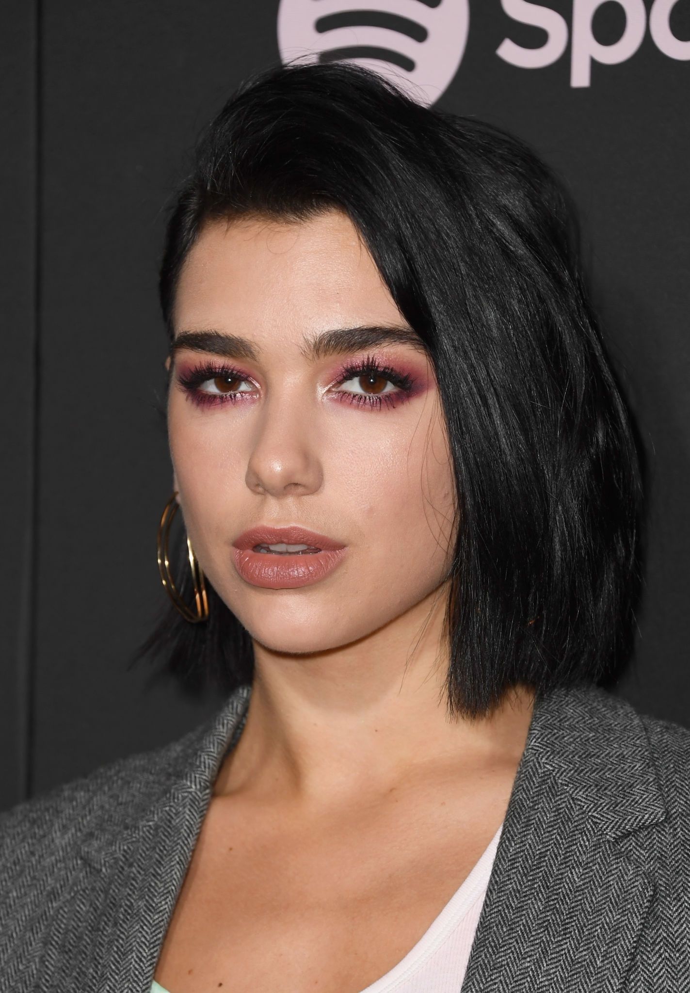 Dua Lipa (1423×2048)