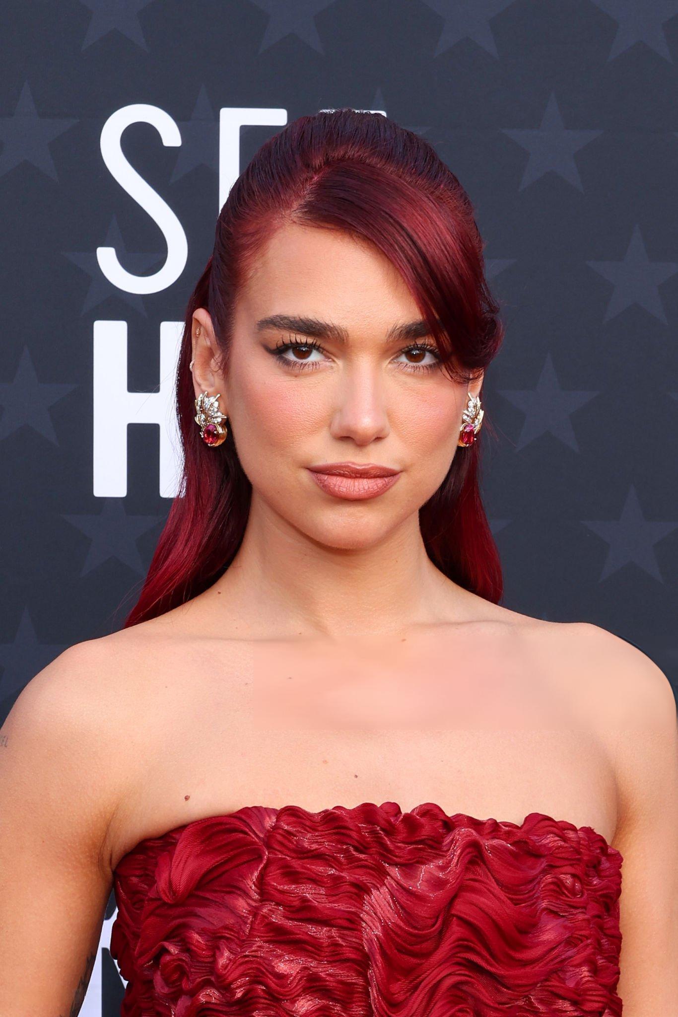 Dua Lipa (1366×2048)
