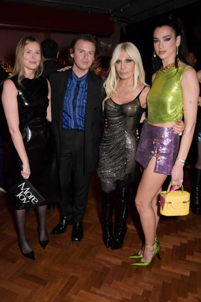 Tammy Kane, Christopher Kane, Donatella Versace and Dua Lipa attend an exclusive party hosted by Frieze and Versace to celebrate London's creative community at Toklas on October 15, 2021 in London, England — frame 19/20 (408×612)