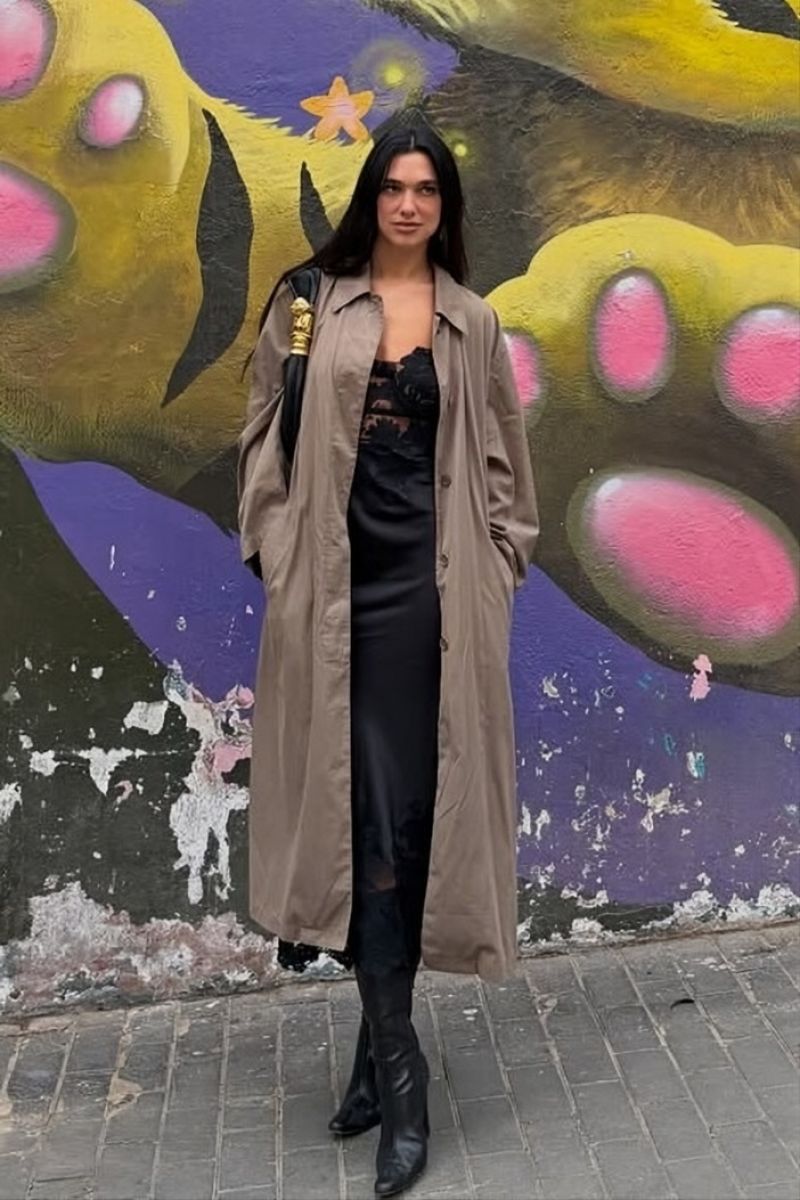 Dua Lipa Wears Chrome Hearts Boots and Schiaparelli Bag in NYC (800×1200)