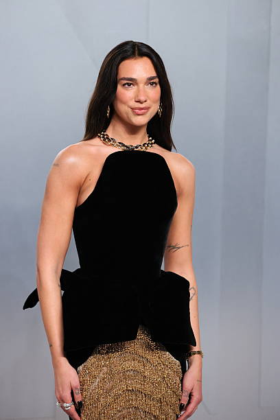 English singer and songwriter Dua Lipa attends the Vanity Fair Oscar Party at the Los Angeles County Museum of Art in Los Angeles on March 15, 2026 — frame 107/107 (408×612)
