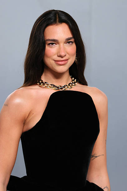 English singer and songwriter Dua Lipa attends the Vanity Fair Oscar Party at the Los Angeles County Museum of Art in Los Angeles on March 15, 2026 — frame 105/107 (408×612)