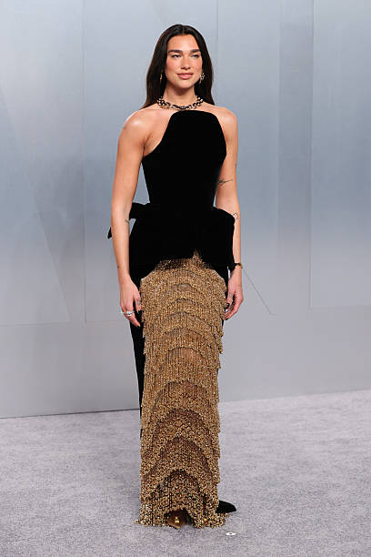 English singer and songwriter Dua Lipa attends the Vanity Fair Oscar Party at the Los Angeles County Museum of Art in Los Angeles on March 15, 2026 — frame 103/107 (408×612)