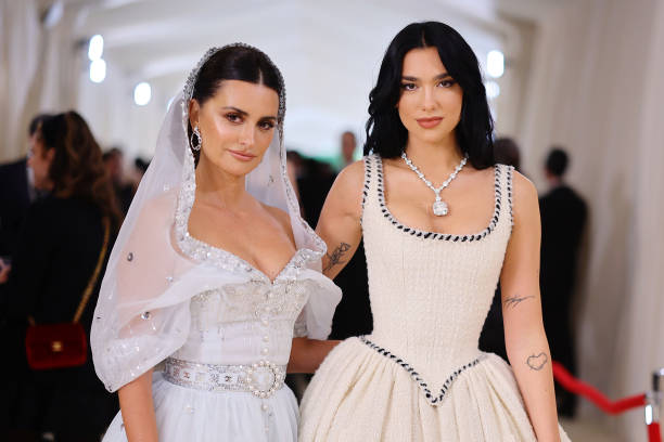 Penélope Cruz and Dua Lipa attend The 2023 Met Gala Celebrating "Karl Lagerfeld: A Line Of Beauty" at The Metropolitan Museum of Art on May 01, 2023 in New York City (612×408)