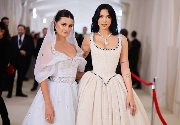 Penélope Cruz and Dua Lipa attend The 2023 Met Gala Celebrating "Karl Lagerfeld: A Line Of Beauty" at The Metropolitan Museum of Art on May 01, 2023 in New York City (612×425)