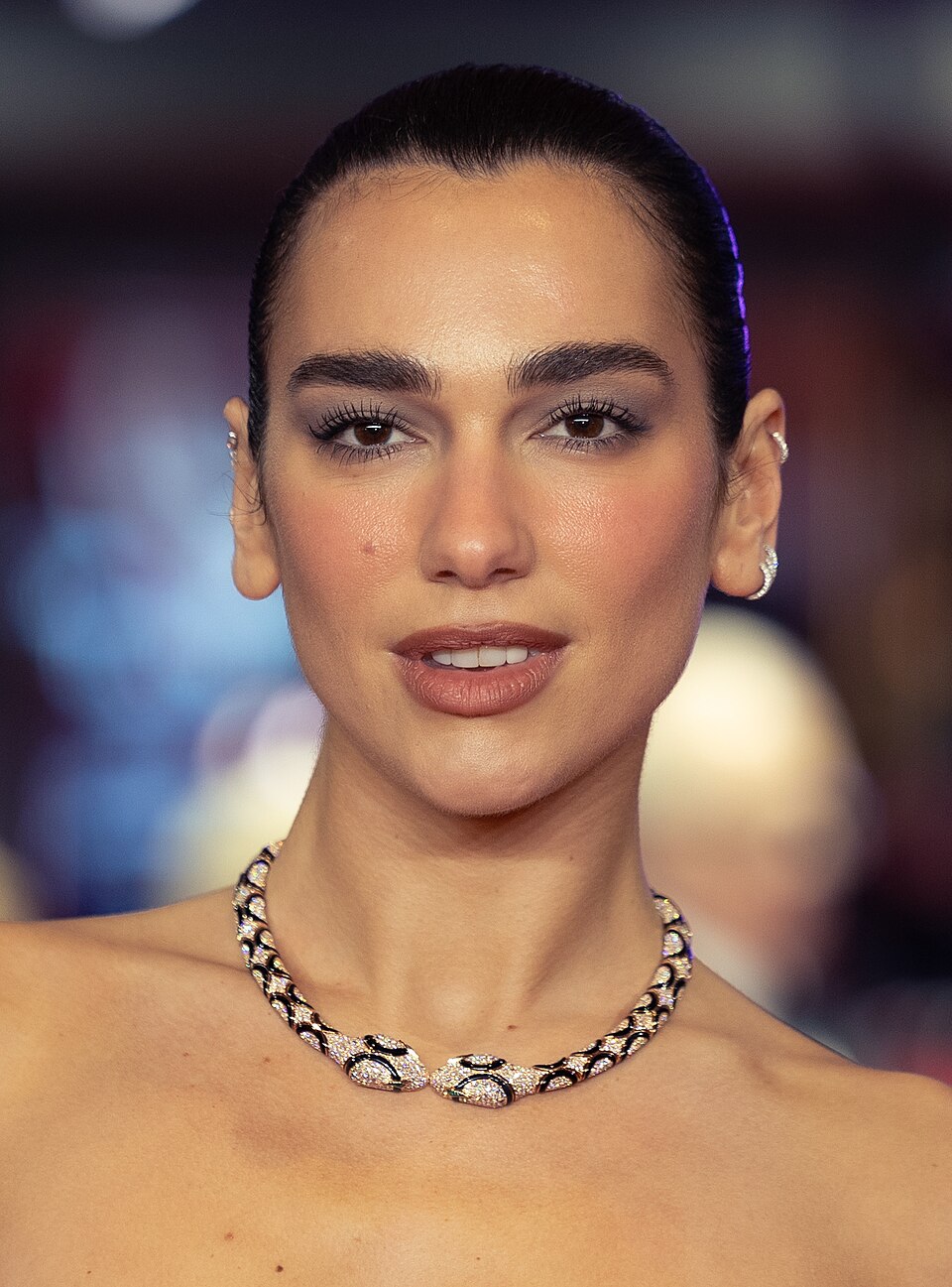 Singer Dua Lipa as a guest at the premiere of Rosebush Pruning at the 2026 Berlin International Film Festival — frame 24/24 (1674×2262)