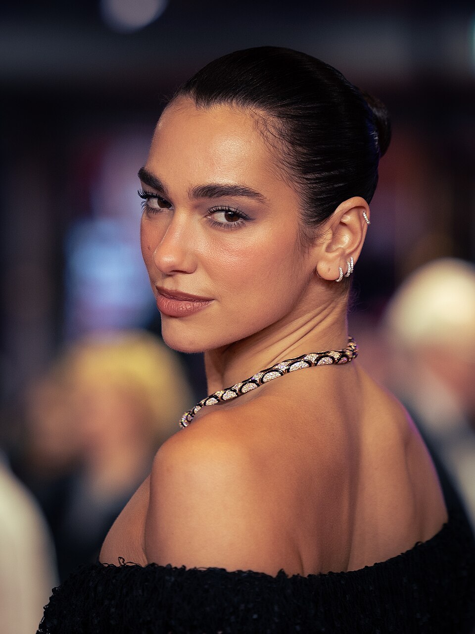 Singer Dua Lipa as a guest at the premiere of Rosebush Pruning at the 2026 Berlin International Film Festival — frame 21/24 (2127×2836)