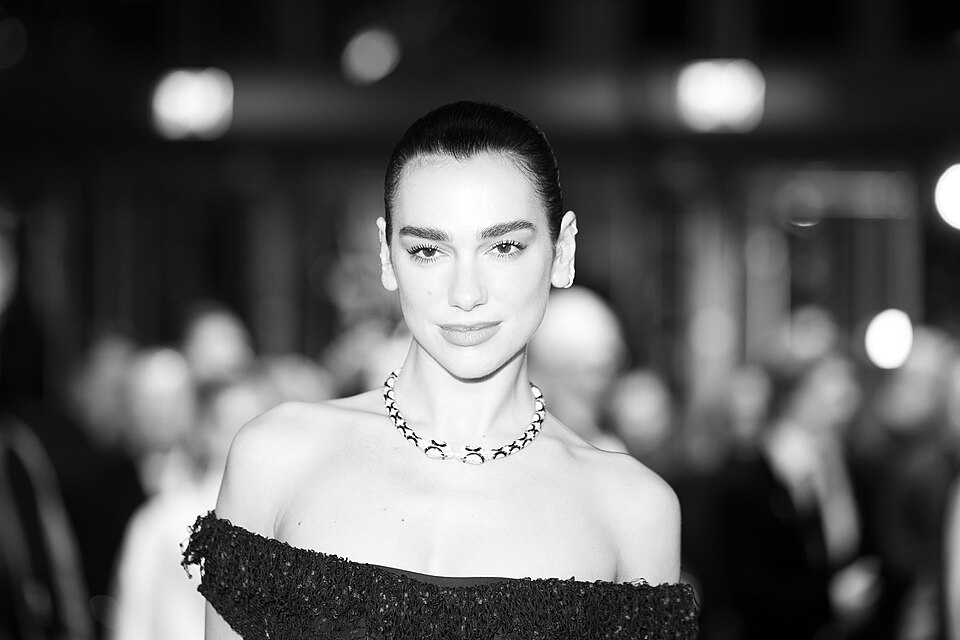 Singer Dua Lipa as a guest at the premiere of Rosebush Pruning at the 2026 Berlin International Film Festival — frame 19/24 (4756×3171)